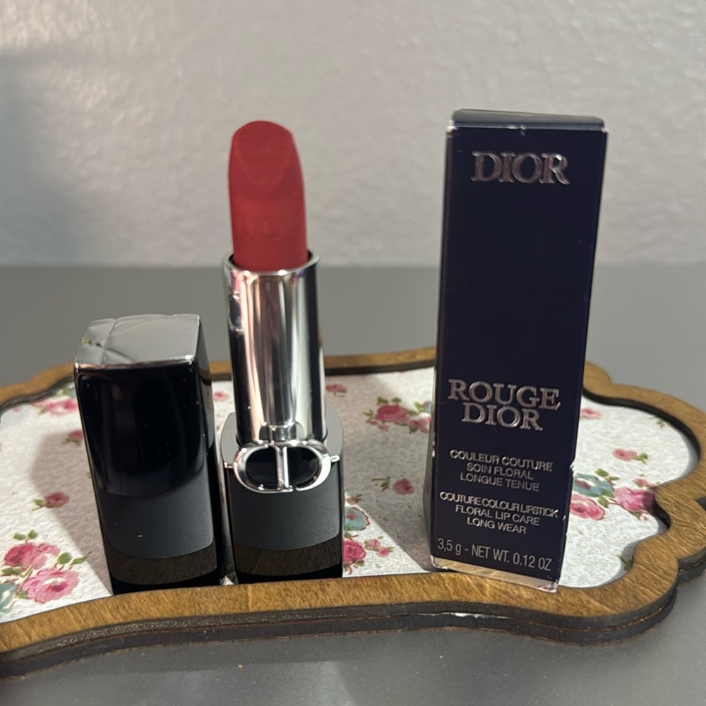 Dior
Rouge Dior Refillable Lipstick-Color: 720 Icone - the iconic rosewood